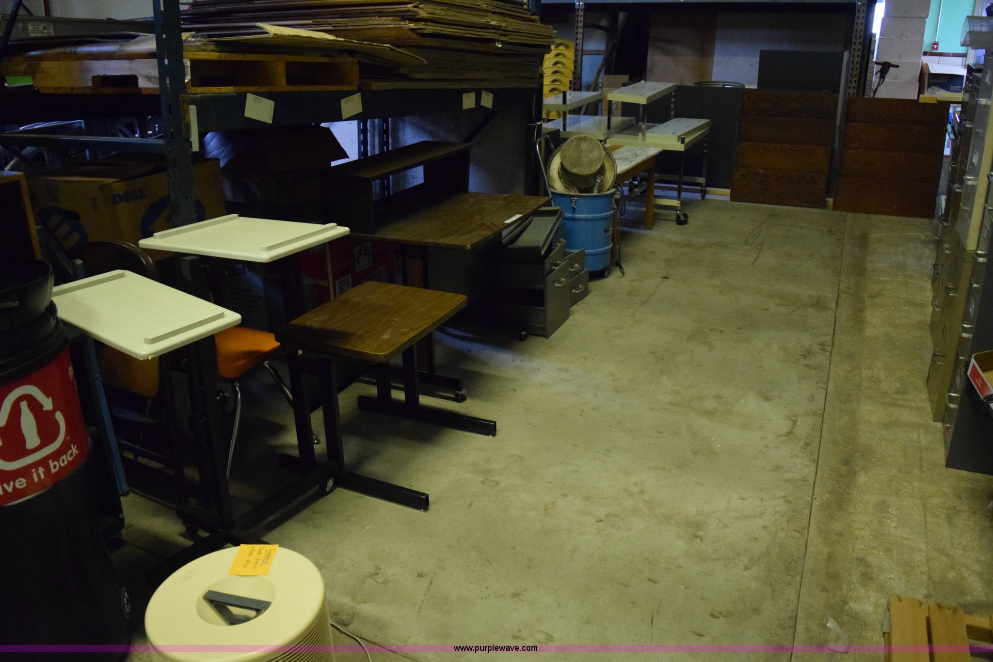 Assorted furniture in McPherson, KS Item BP9805 sold Purple Wave