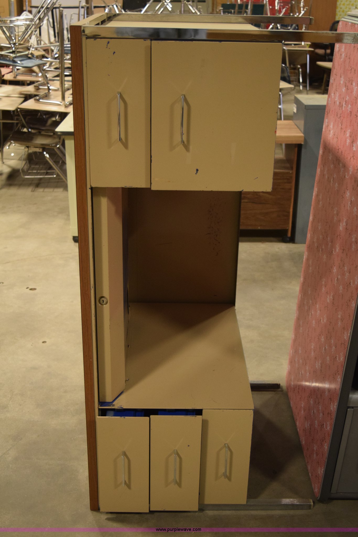 Assorted office desks in Hutchinson, KS Item BP9849 sold Purple Wave