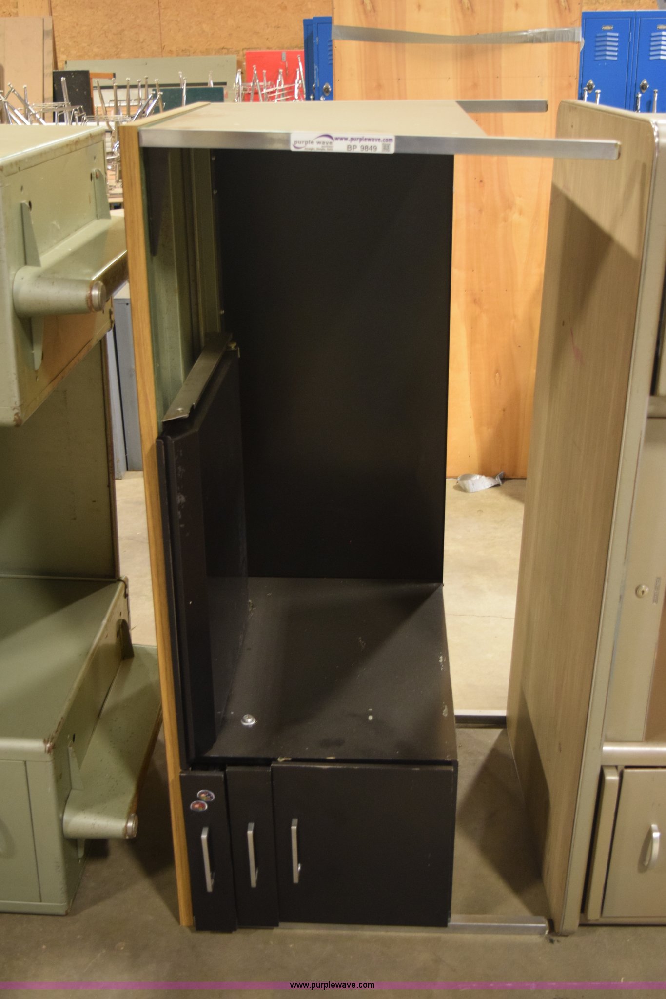 Assorted office desks in Hutchinson, KS Item BP9849 sold Purple Wave