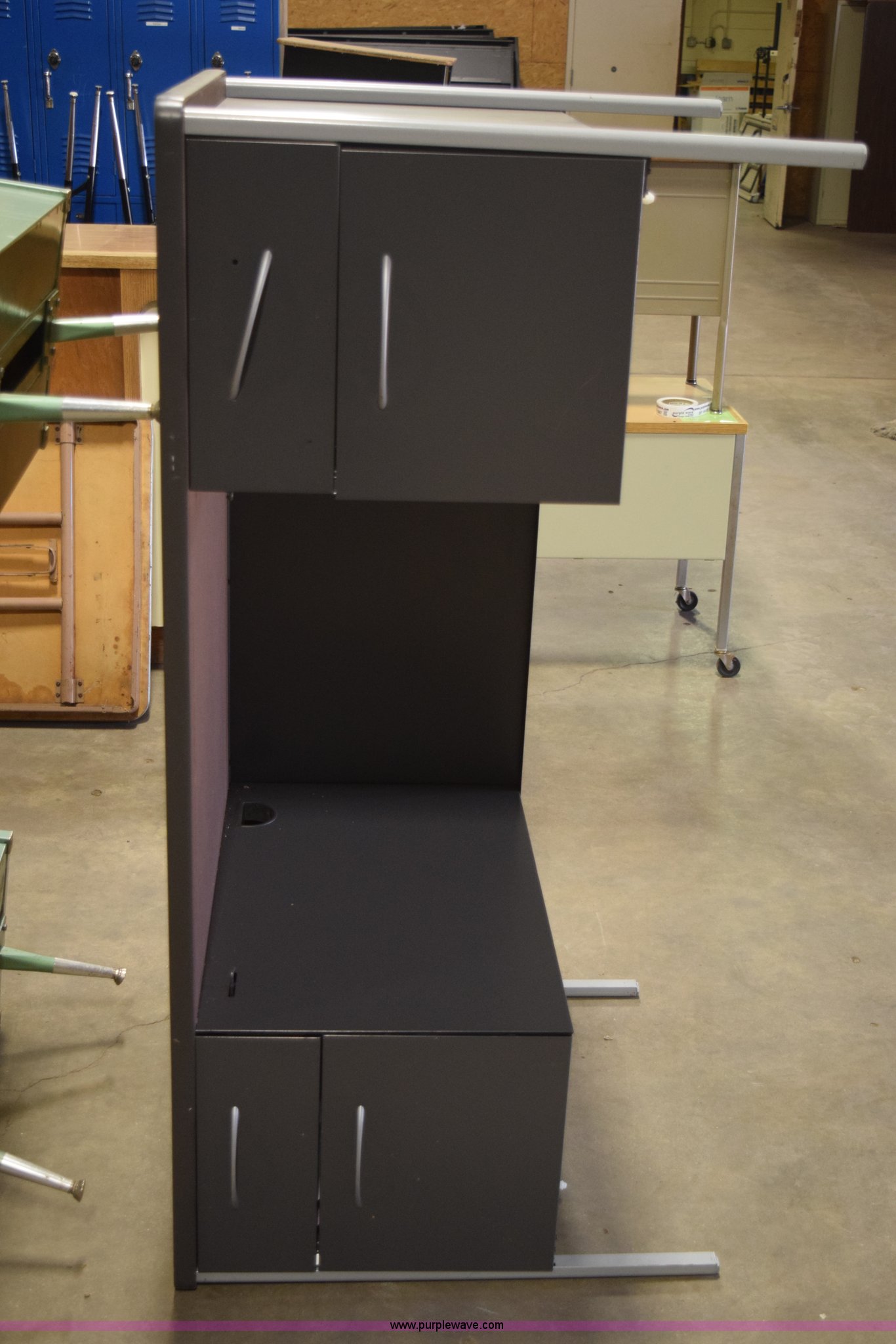 Assorted office desks in Hutchinson, KS Item BP9849 sold Purple Wave