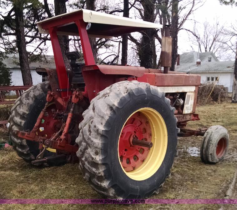 image for item AX9473 1972 International 1066 Turbo tractor