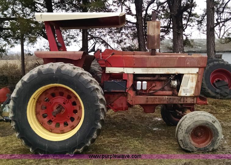 image for item AX9473 1972 International 1066 Turbo tractor