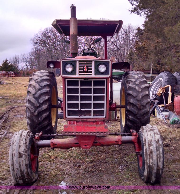 image for item AX9473 1972 International 1066 Turbo tractor