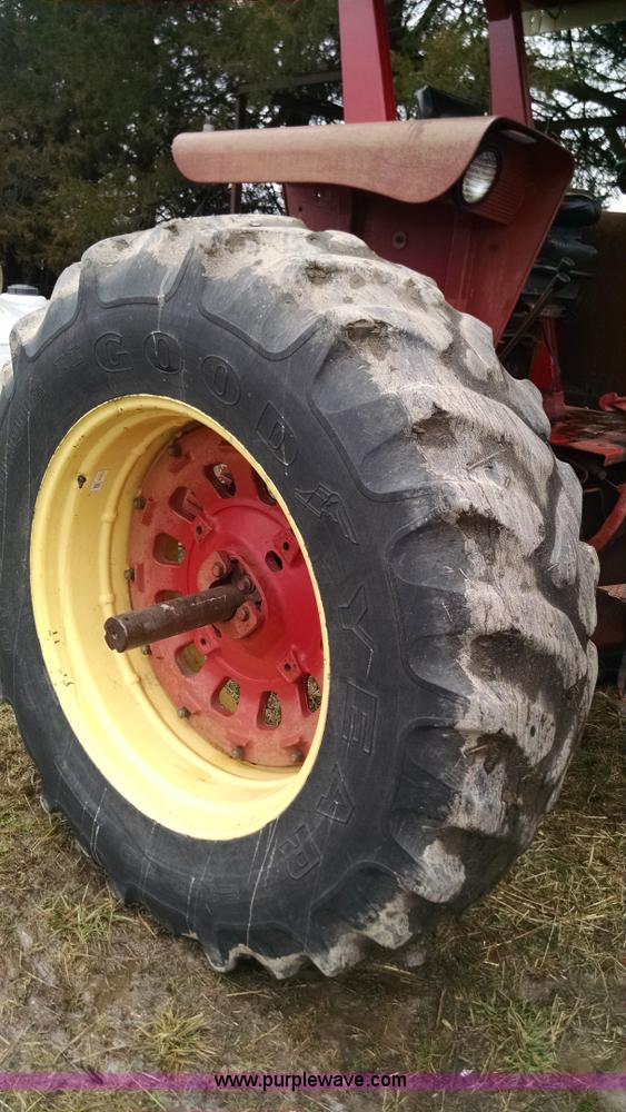 image for item AX9473 1972 International 1066 Turbo tractor