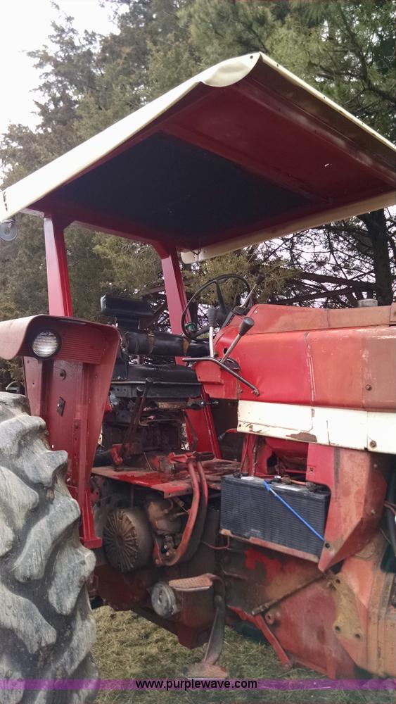 image for item AX9473 1972 International 1066 Turbo tractor