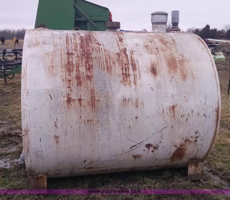 image for item AX9481 1,000 gallon fuel tank