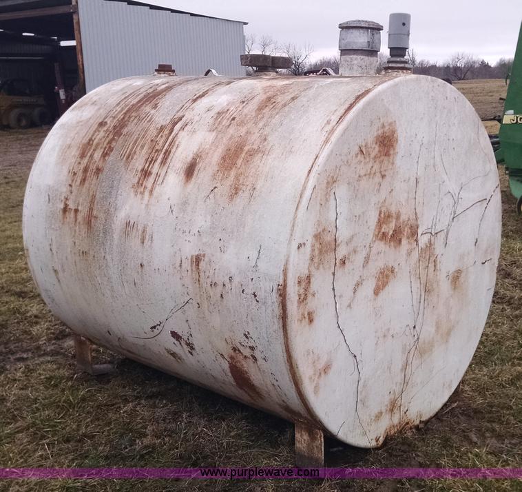 image for item AX9481 1,000 gallon fuel tank