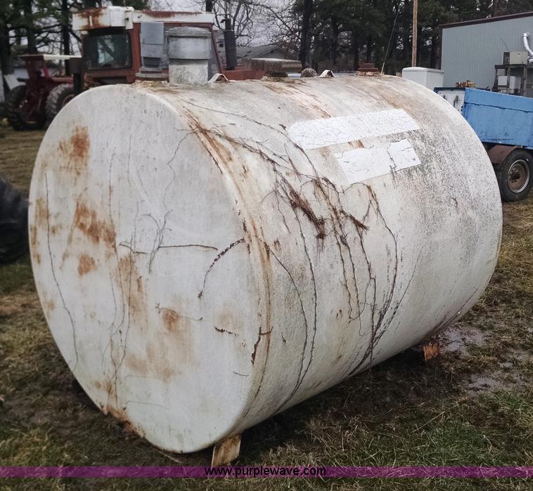 image for item AX9481 1,000 gallon fuel tank