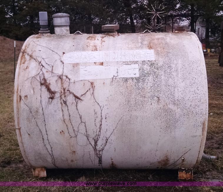 image for item AX9481 1,000 gallon fuel tank