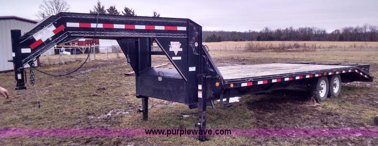 image for item AX9483 2007 PJ gooseneck trailer