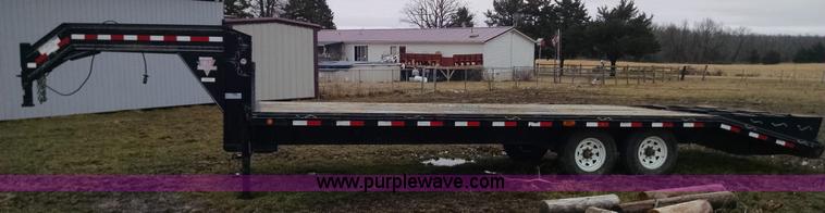 image for item AX9483 2007 PJ gooseneck trailer