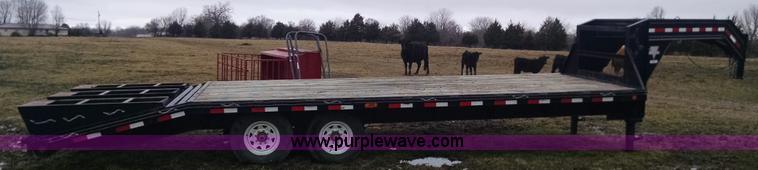 image for item AX9483 2007 PJ gooseneck trailer