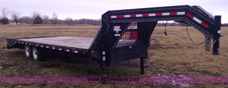 image for item AX9483 2007 PJ gooseneck trailer