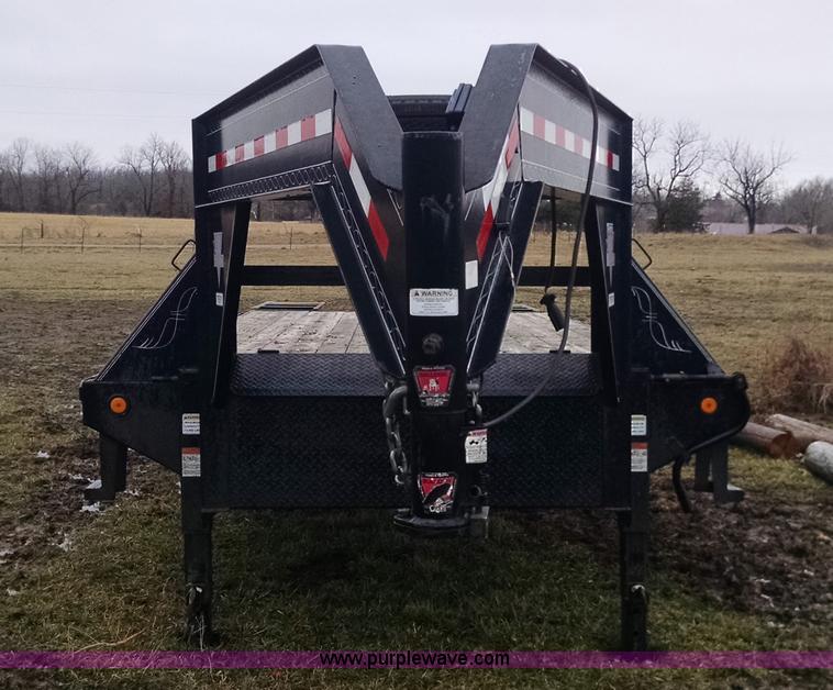 image for item AX9483 2007 PJ gooseneck trailer