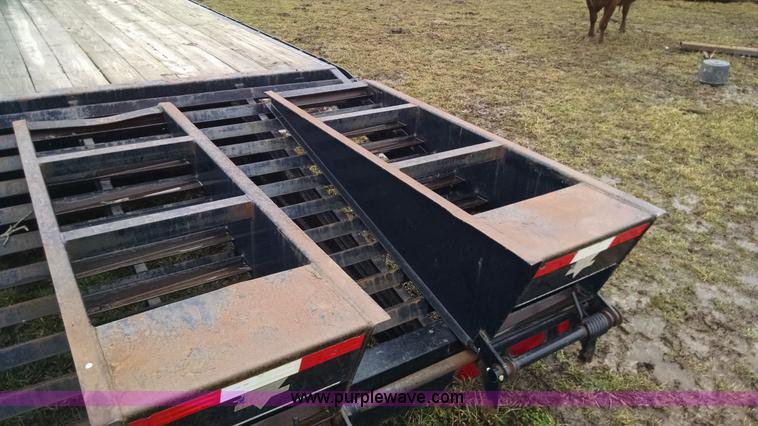 image for item AX9483 2007 PJ gooseneck trailer