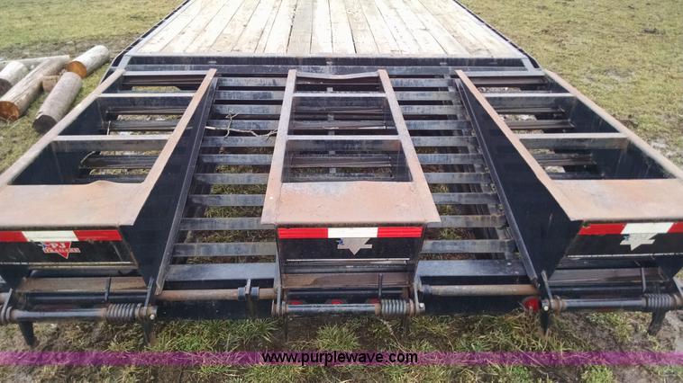 image for item AX9483 2007 PJ gooseneck trailer