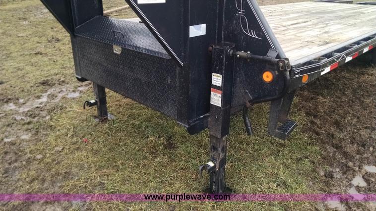 image for item AX9483 2007 PJ gooseneck trailer