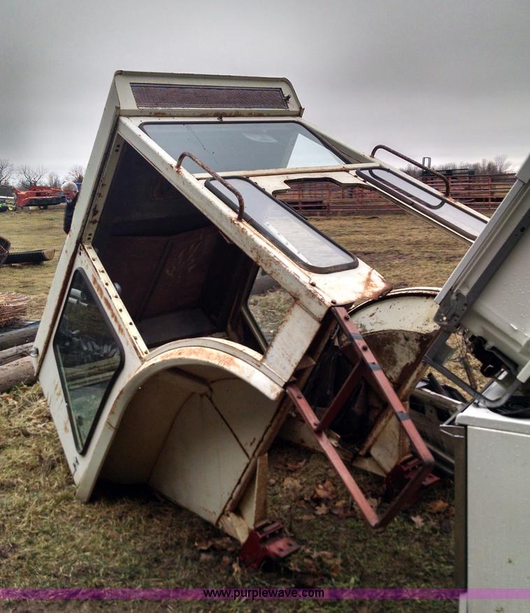 image for item AX9485 International tractor cab