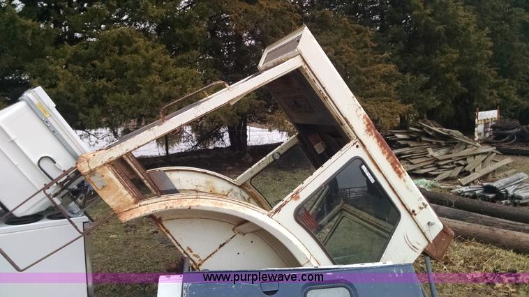 image for item AX9485 International tractor cab