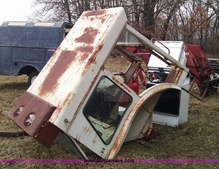 image for item AX9485 International tractor cab