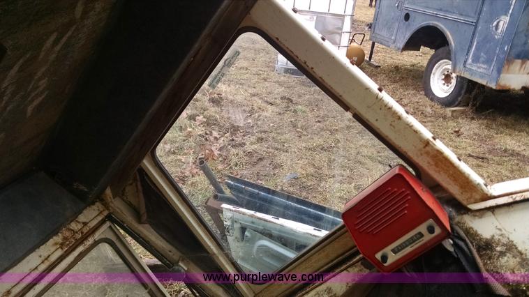 image for item AX9485 International tractor cab