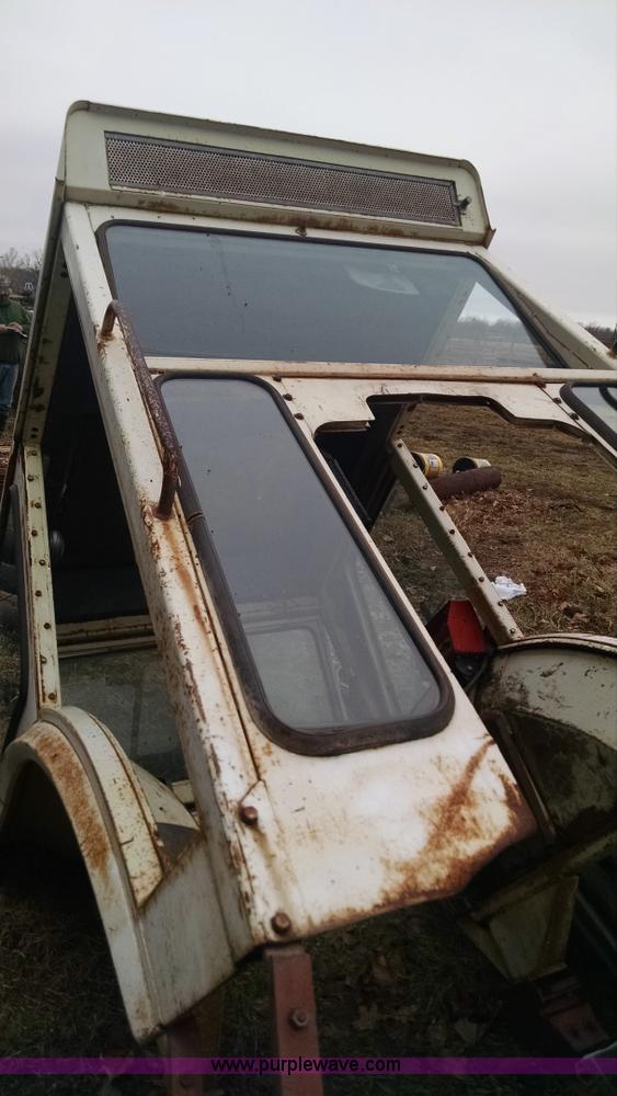 image for item AX9485 International tractor cab