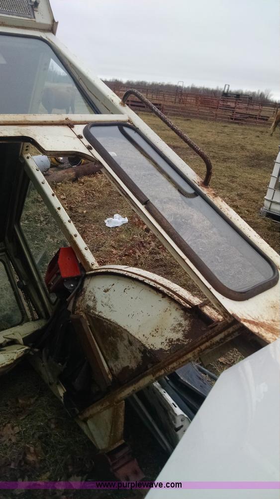 image for item AX9485 International tractor cab