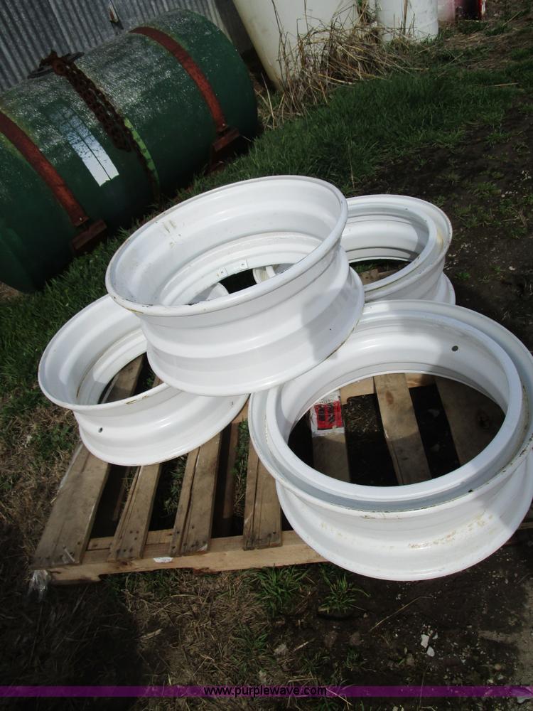 (8) Dayton 22.5" truck wheels in Pryor, OK Item BA9369 sold Purple Wave