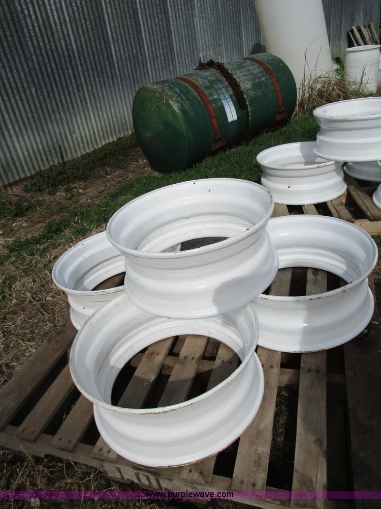 (8) Dayton 22.5" truck wheels in Pryor, OK Item BA9369 sold Purple Wave