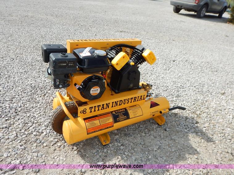image for item BC9524 Titan air compressor