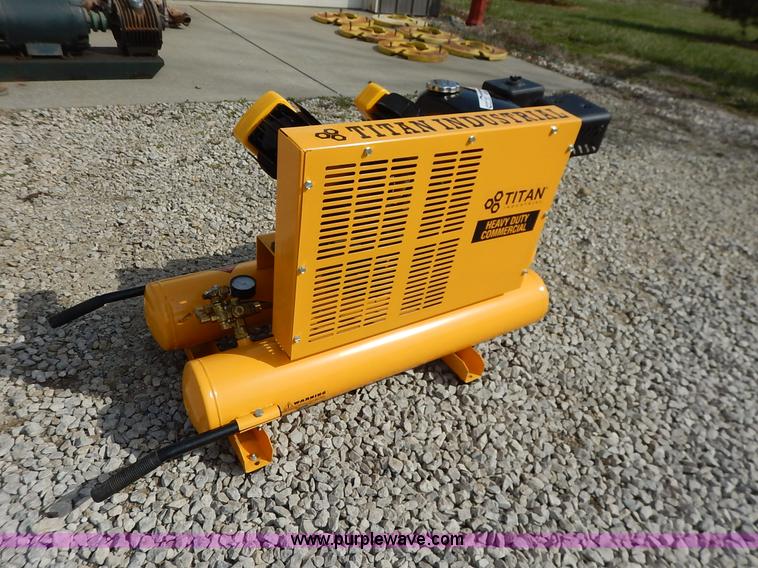image for item BC9524 Titan air compressor