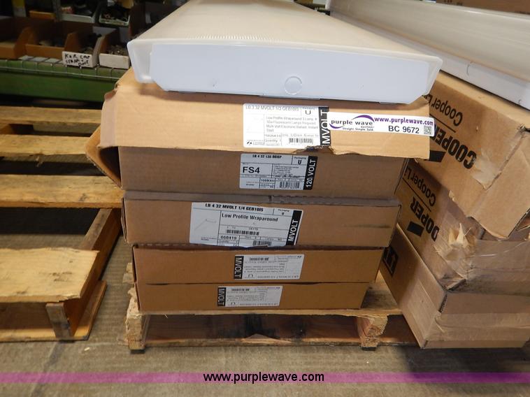 image for item BC9672 (13) assorted light fixtures