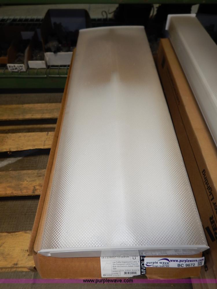 image for item BC9672 (13) assorted light fixtures