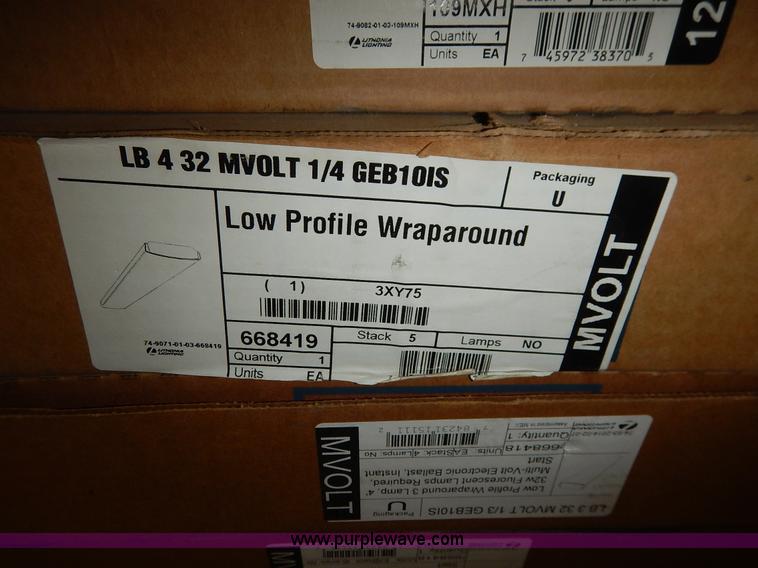 image for item BC9672 (13) assorted light fixtures