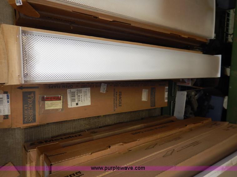 image for item BC9672 (13) assorted light fixtures