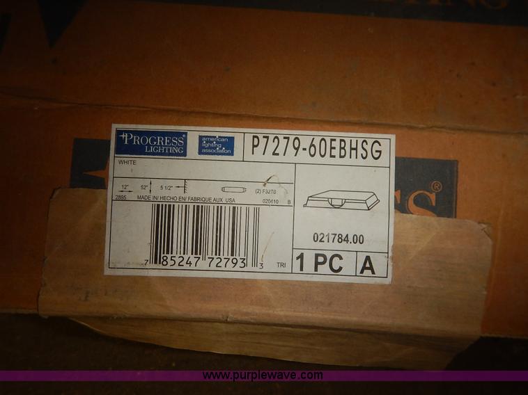 image for item BC9672 (13) assorted light fixtures