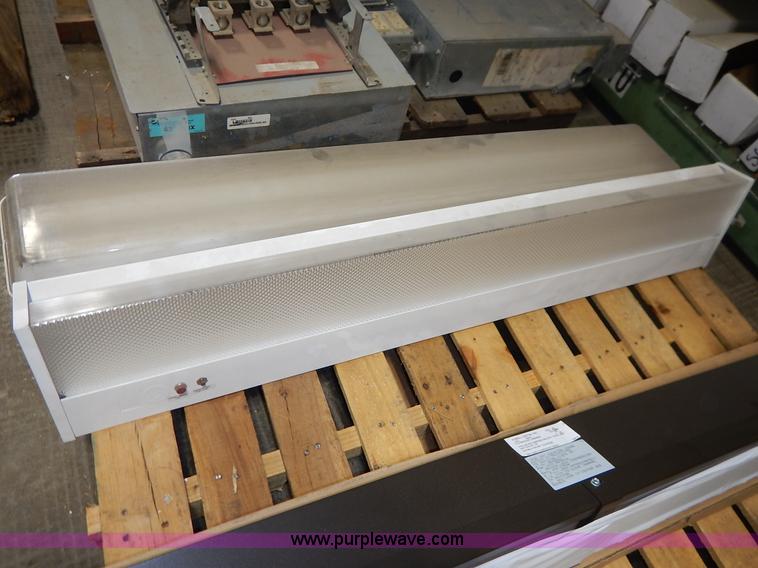 image for item BC9672 (13) assorted light fixtures