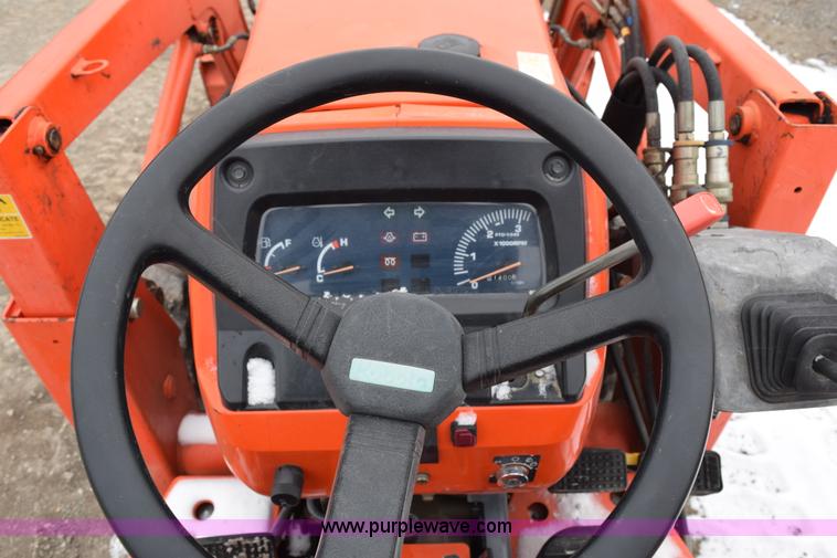 image for item E6224 Kubota L3400HST 4WD tractor