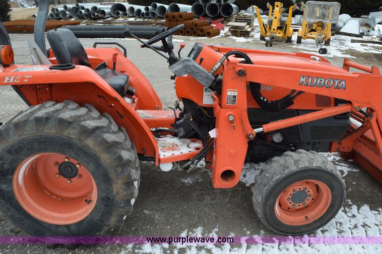 image for item E6224 Kubota L3400HST 4WD tractor
