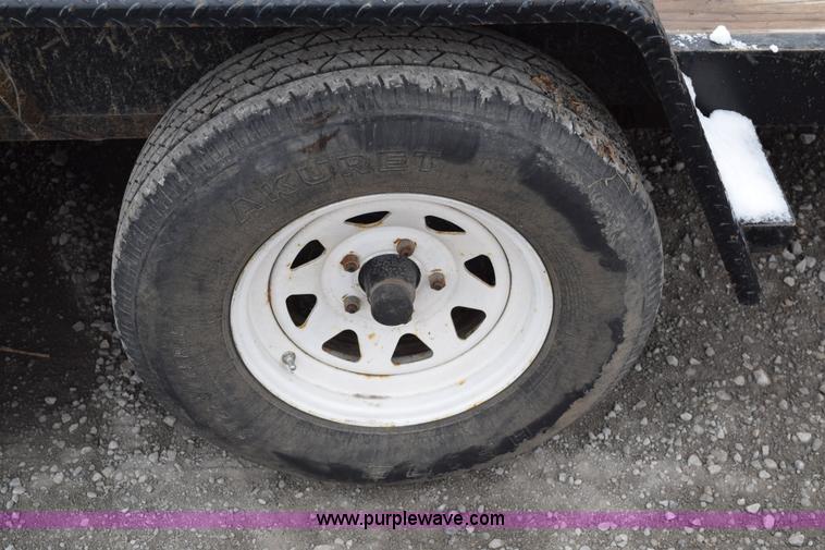 image for item E6225 2002 Utility trailer