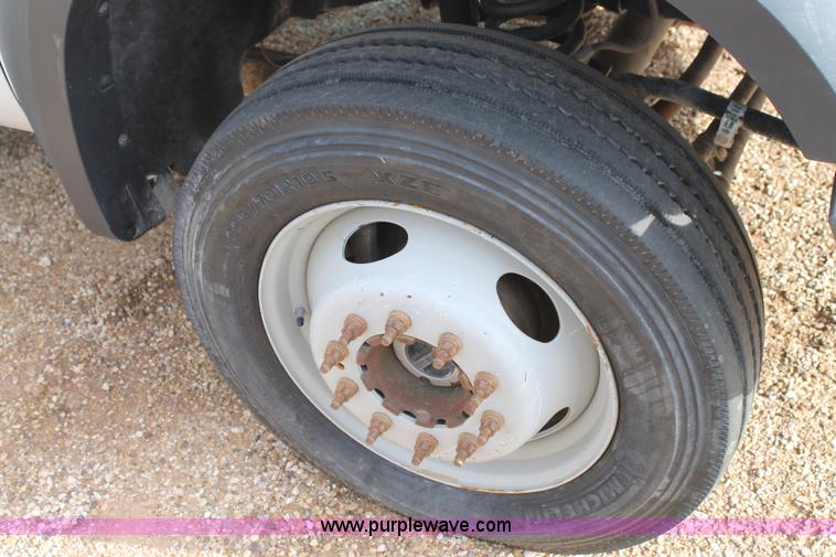 image for item H1573 2009 Ford F550 flatbed truck