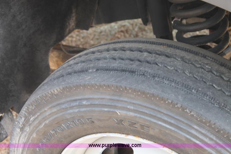 image for item H1573 2009 Ford F550 flatbed truck