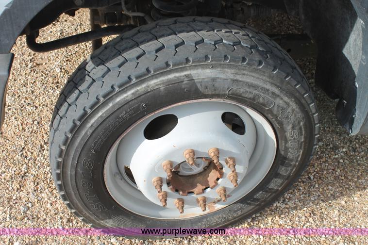 image for item H1573 2009 Ford F550 flatbed truck