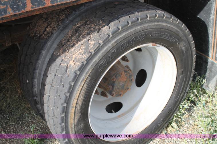 image for item H1573 2009 Ford F550 flatbed truck