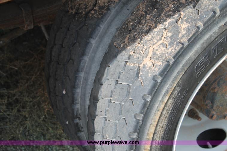 image for item H1573 2009 Ford F550 flatbed truck