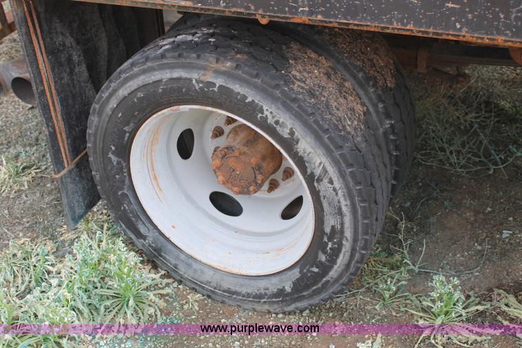 image for item H1573 2009 Ford F550 flatbed truck