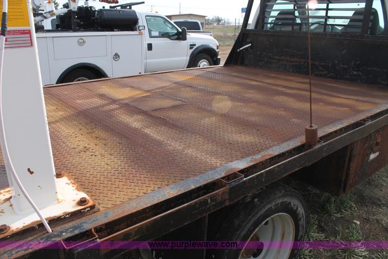 image for item H1573 2009 Ford F550 flatbed truck