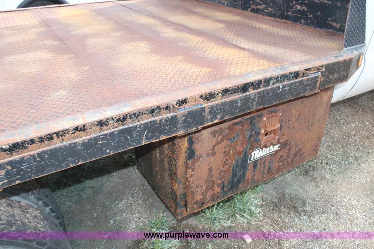 image for item H1573 2009 Ford F550 flatbed truck