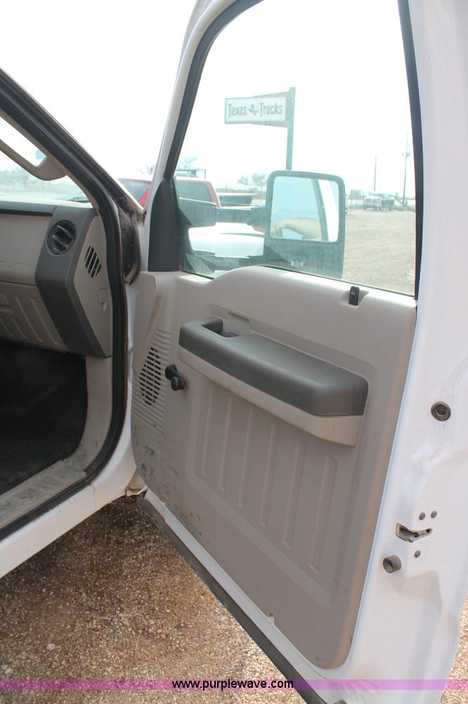 image for item H1573 2009 Ford F550 flatbed truck