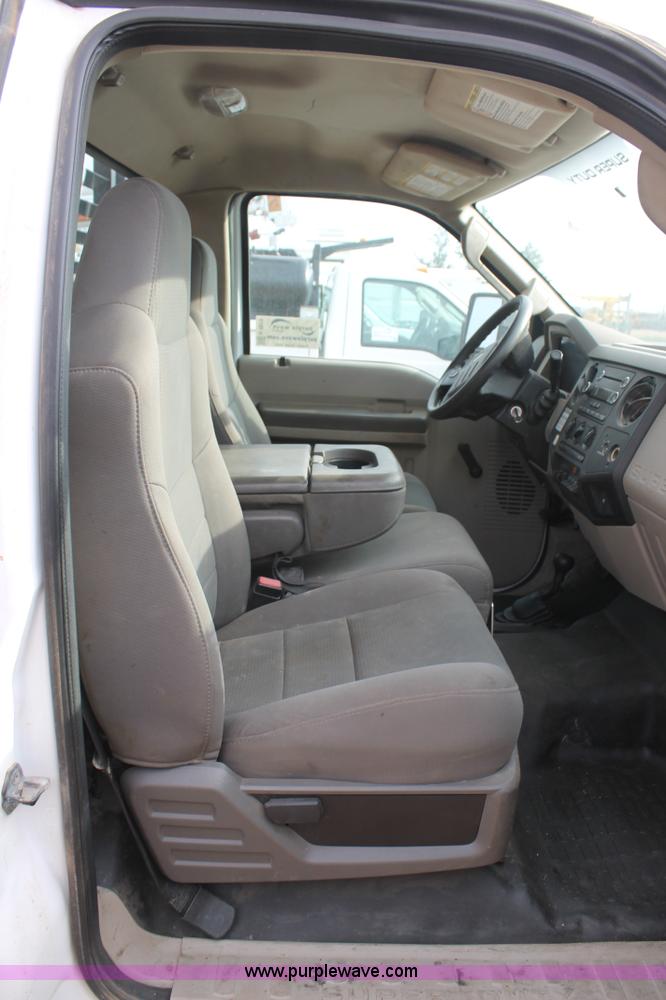 image for item H1573 2009 Ford F550 flatbed truck